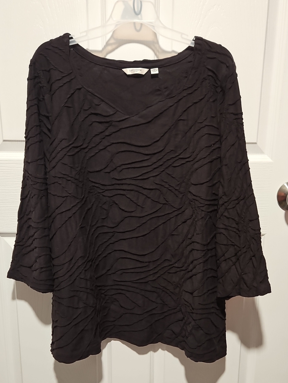 Liz Claiborne Black Textured Knit Tee